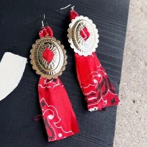 Concho Rodeo Western Cowgirl Earrings Red Bandana